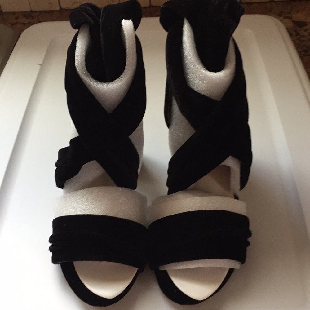 RAYE velvet shoe